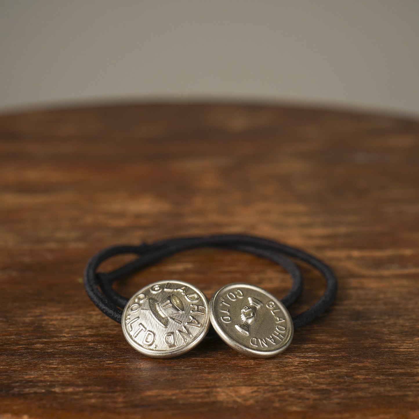 BUTTON HAIR BAND GLADHAND / グラッドハンド