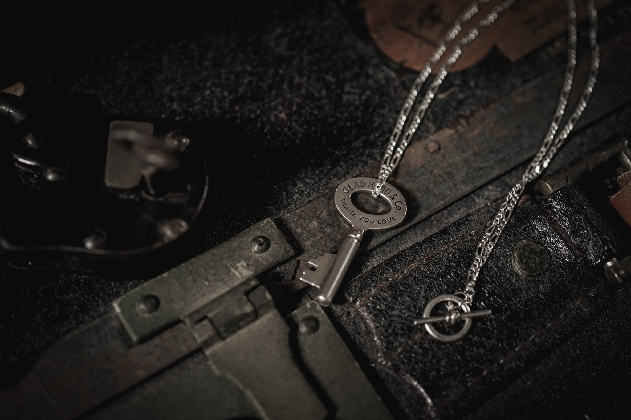 KEY TOP & CHAIN – GLADHAND & Co.