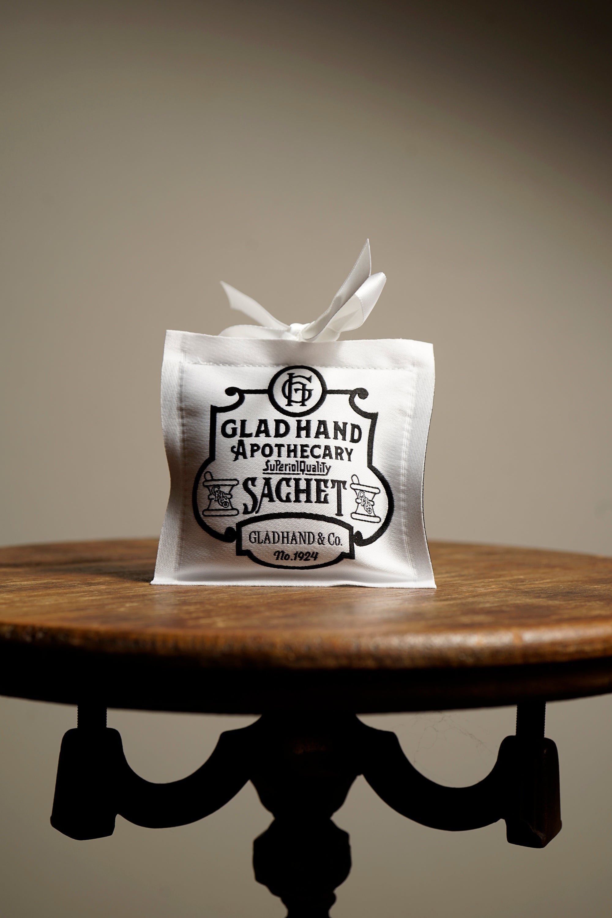 APOTHECARY – GLADHAND & Co.